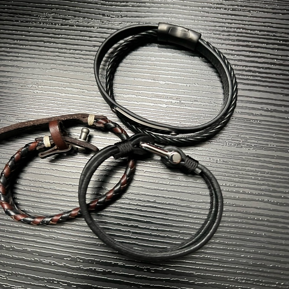 Leather bracelet set